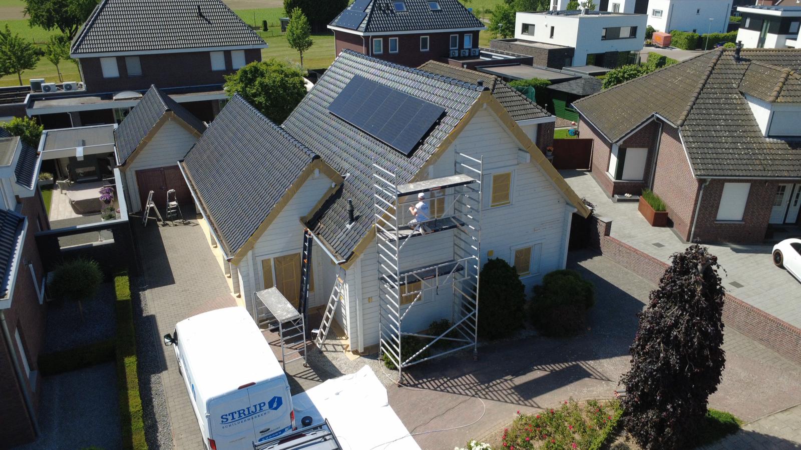 Houten gevelelementen airless gespoten