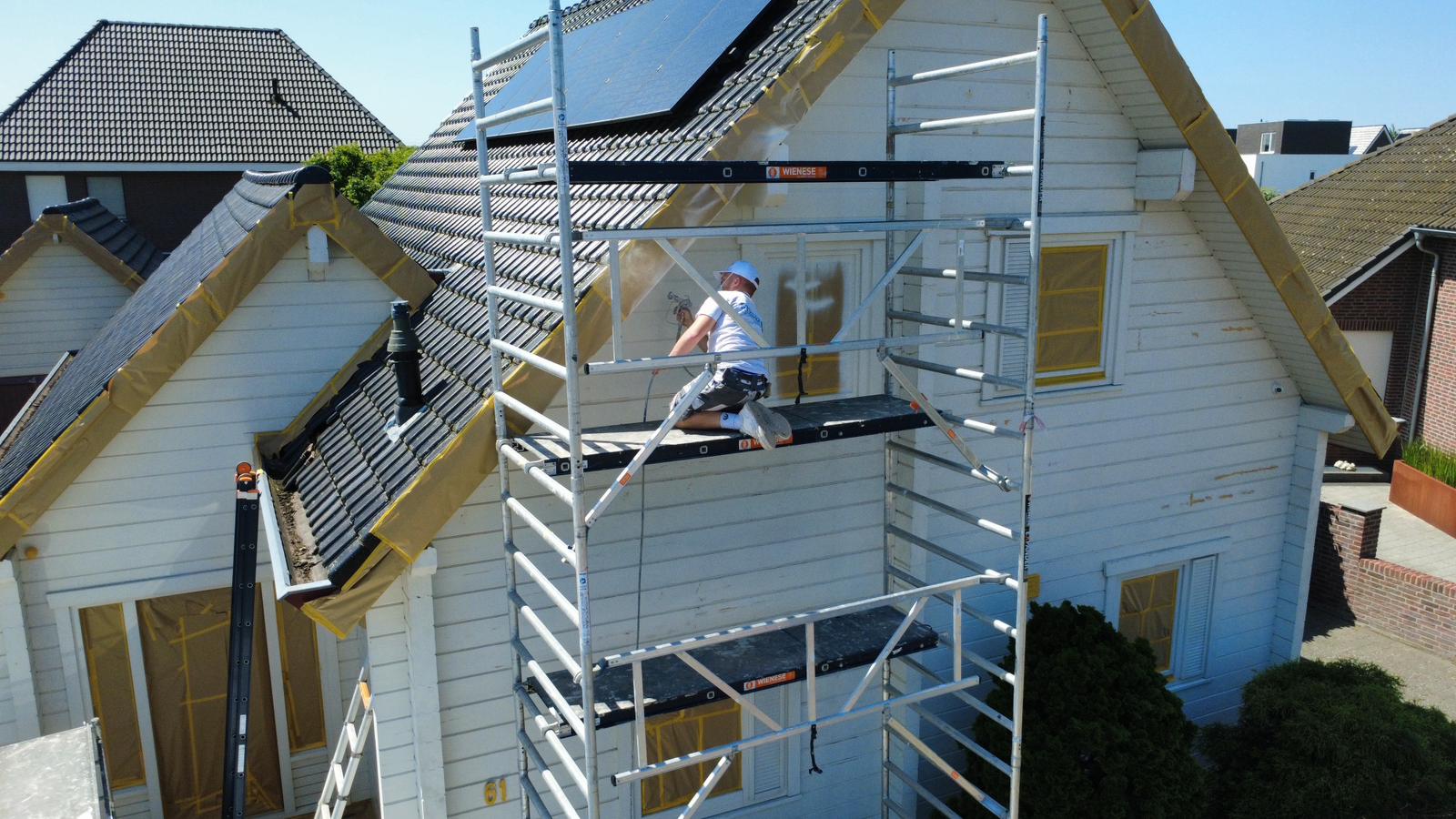 Houten gevelelementen airless gespoten